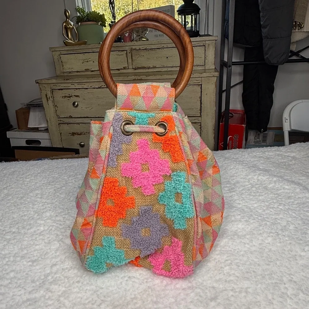 America & Beyond Crochet Bucket Bag Boho Applique Drawstring Wooden Handle - Picture 2 of 9
